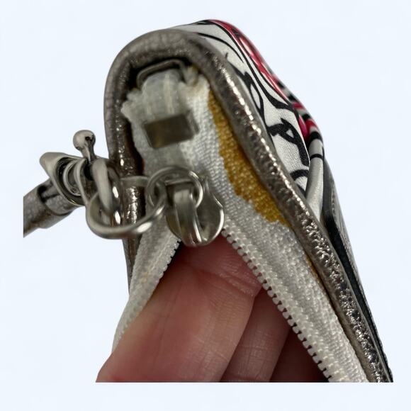 Coach Poppy Graffiti Wristlet Red Flowers On White & Black Print Floral Pattern - Picture 6 of 6